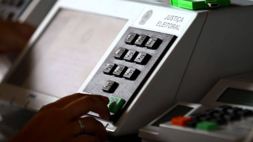 Urna eletrônica para eleições e horário eleitoral