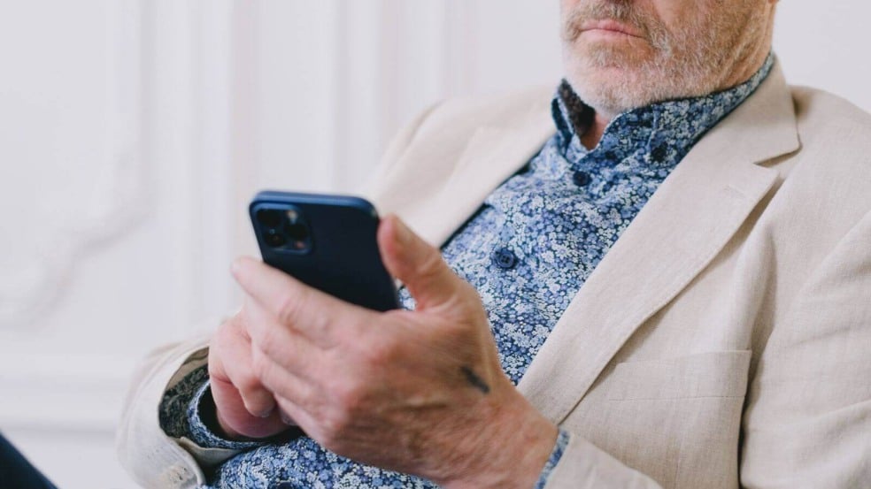 Pessoa no telefone Pessoa no telefone