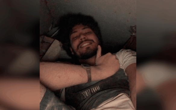 David Sampaio fez uma selfie ainda sob os escombros. (Foto: Arquivo pessoal/Reprodução G1)