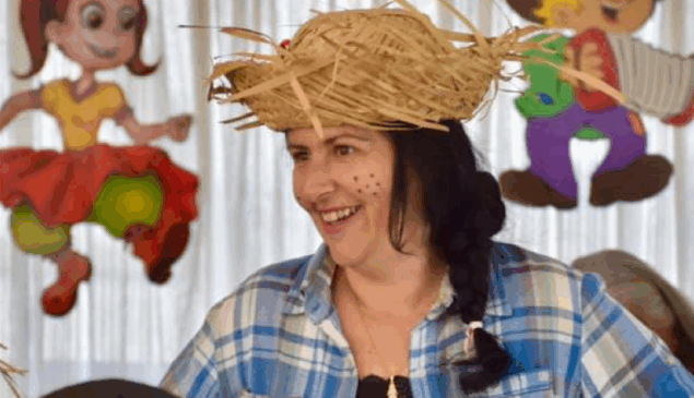 Gislaine Manga vestida para festa junina