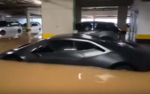 Carro cheio de água