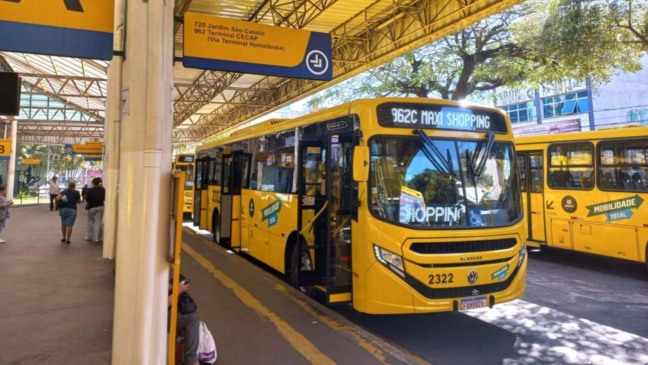 Ônibus no Terminal Central de Jundiaí
