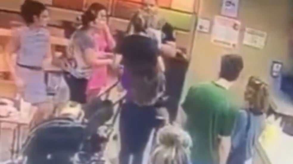 Bombeiro de férias salva bebê de 1 ano engasgado em shopping