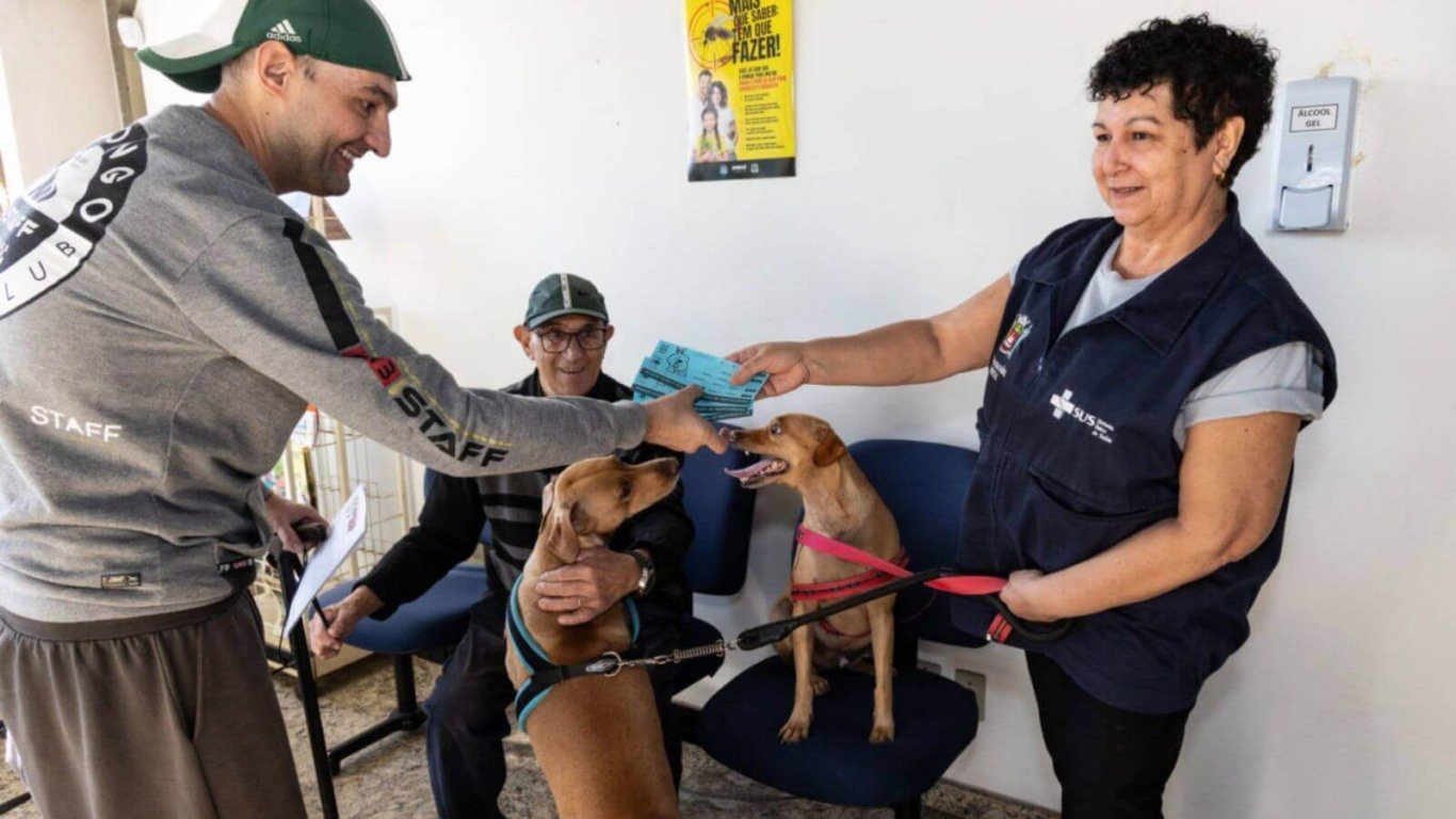 Aplicação de vacina antirrábica em Jundiaí