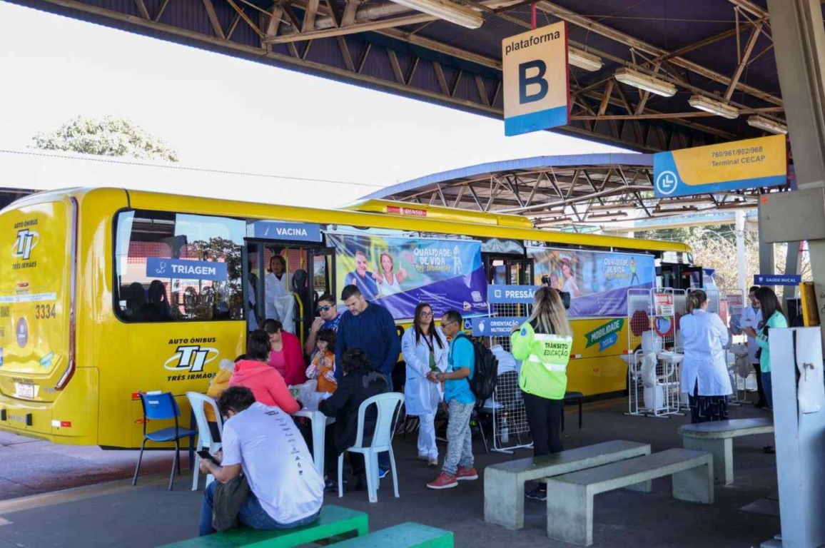 Vacinação, aferição de pressão e orientações integram o programa desenvolvido nos terminais. Foto: Prefeitura de Jundiaí Vacinação, aferição de pressão e orientações integram o programa desenvolvido nos terminais. Foto: Prefeitura de Jundiaí