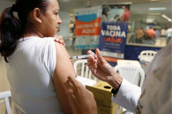 Brasil ainda enfrenta desconfiança em relação à vacinação