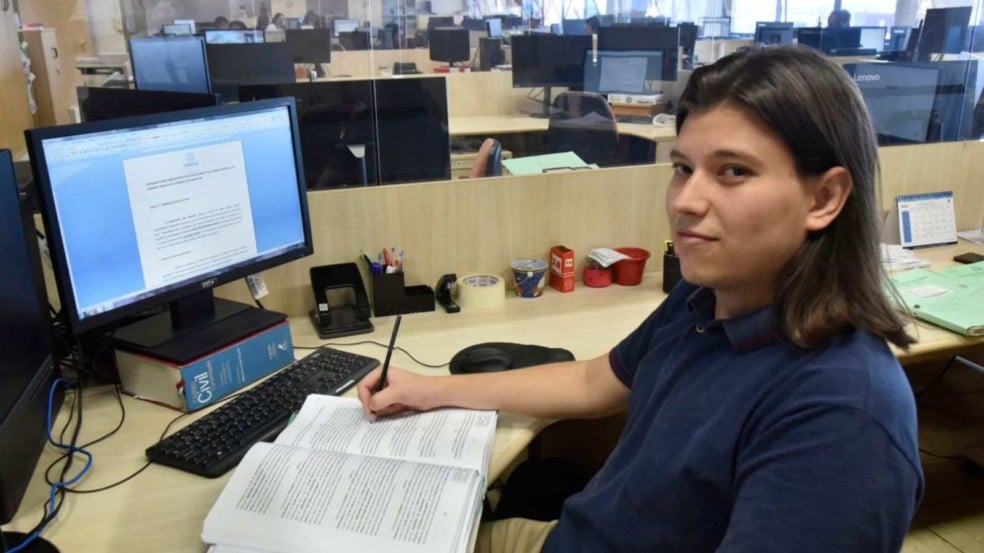 Guilherme Henrique Basso é estagiário na Procuradoria da Prefeitura de Jundiaí
“Estagiar na Prefeitura de Jundiaí tem sido de grande valor para mim, pois é um ambiente (Foto: Prefeitura de Jundiaí)