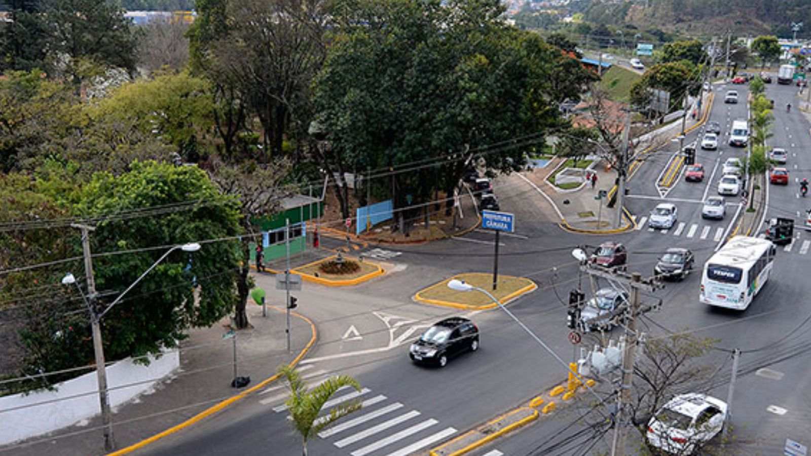 Rua em frente a Prefeitura de Várzea Paulista