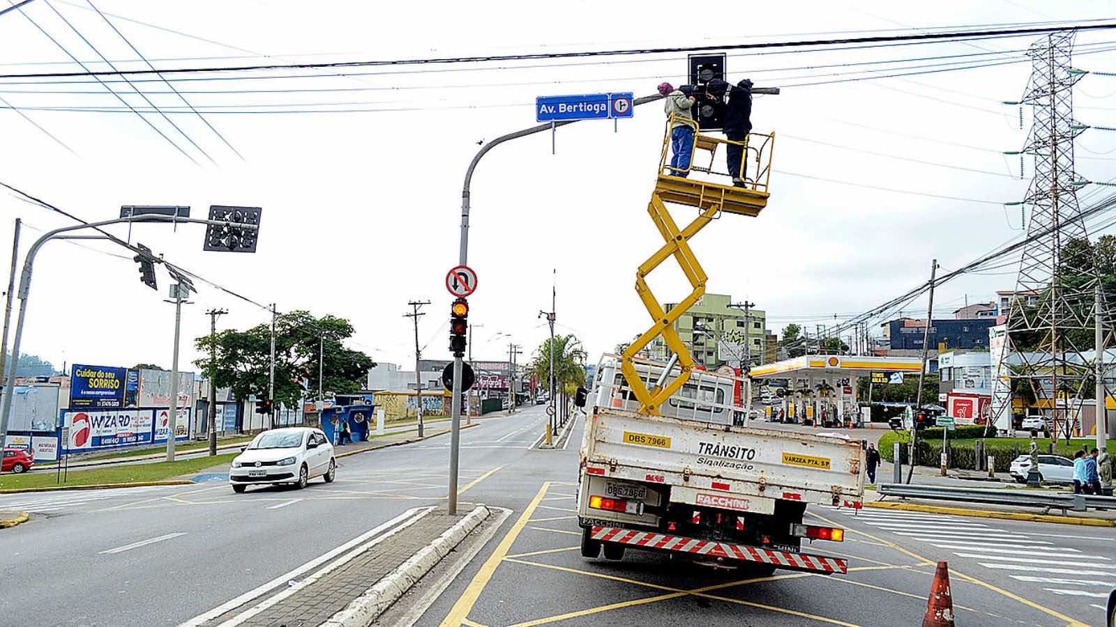 Semáforos na Av. Fernão Dias Paes Leme