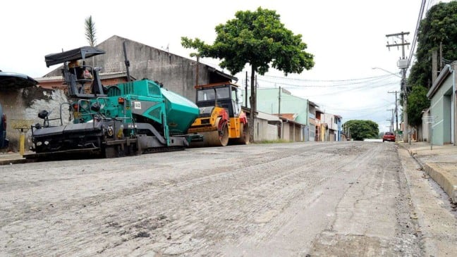 Via de Várzea Paulista sendo recapeada