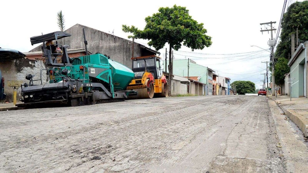 Via de Várzea Paulista sendo recapeada