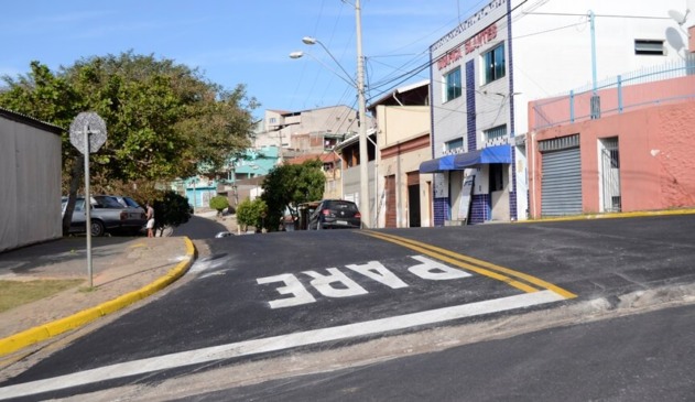 Várzea Paulista realiza o recapeamento de 18 vias