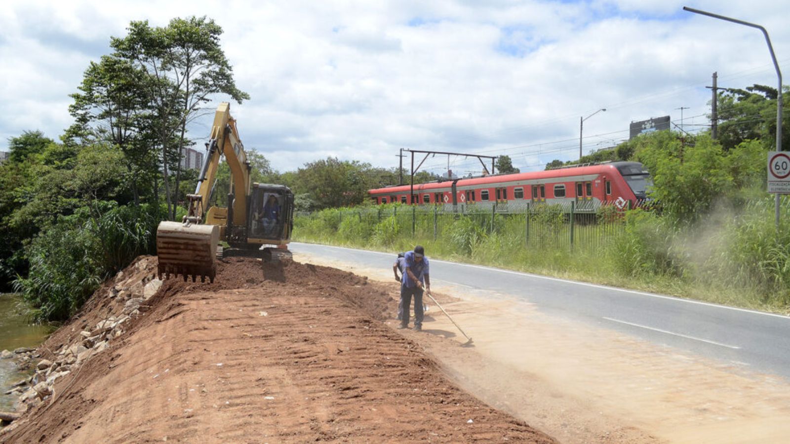 Manutenção da Marginal do Rio Jundiaí em Várzea Paulista