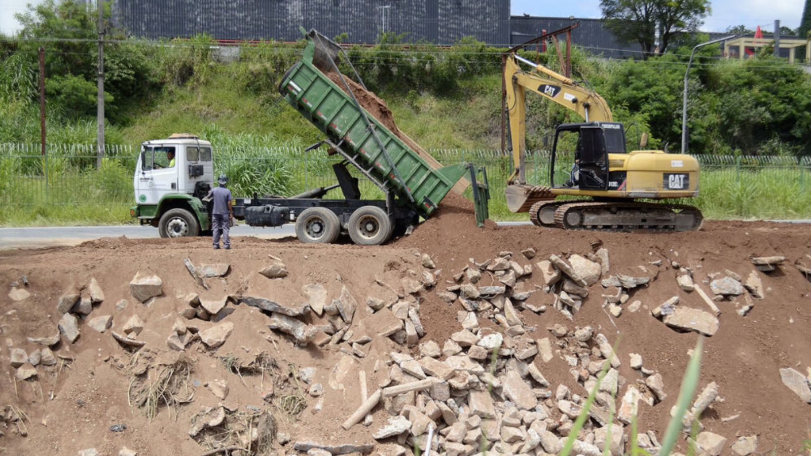 Manutenção da Marginal do Rio Jundiaí em Várzea Paulista