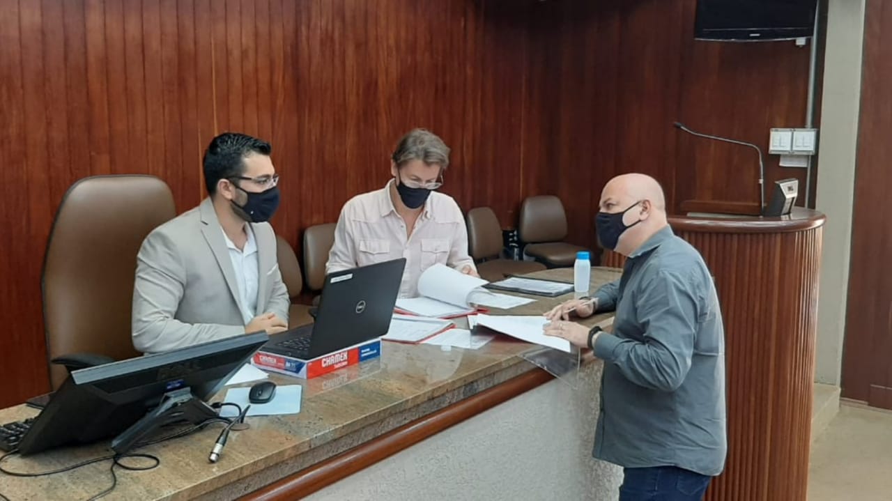 Vereadores Faouaz e Rogério farão live sobre Luta Antimanicomial e Saúde Mental