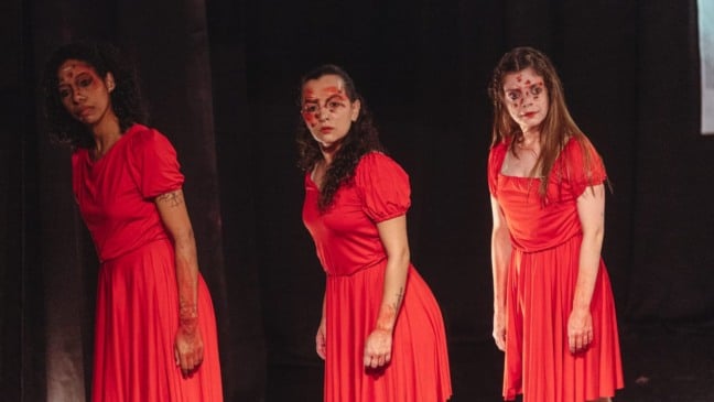 Apresentada na Sala Glória Rocha, em Jundiaí, a peça traz histórias reais de abusos, construindo uma narrativa que expõe os perigos dos crimes virtuais