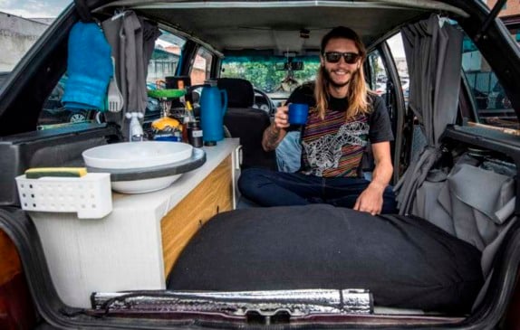 Viajante transformou Fiat Uno em motorhome e já percorreu 11 mil km