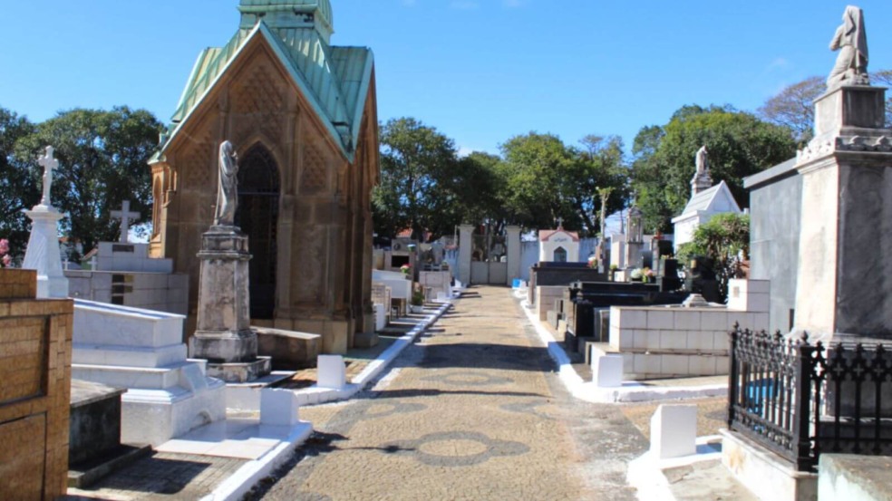 Vigilância Ambiental de Jundiaí reforça orientações de prevenção à dengue em cemitérios