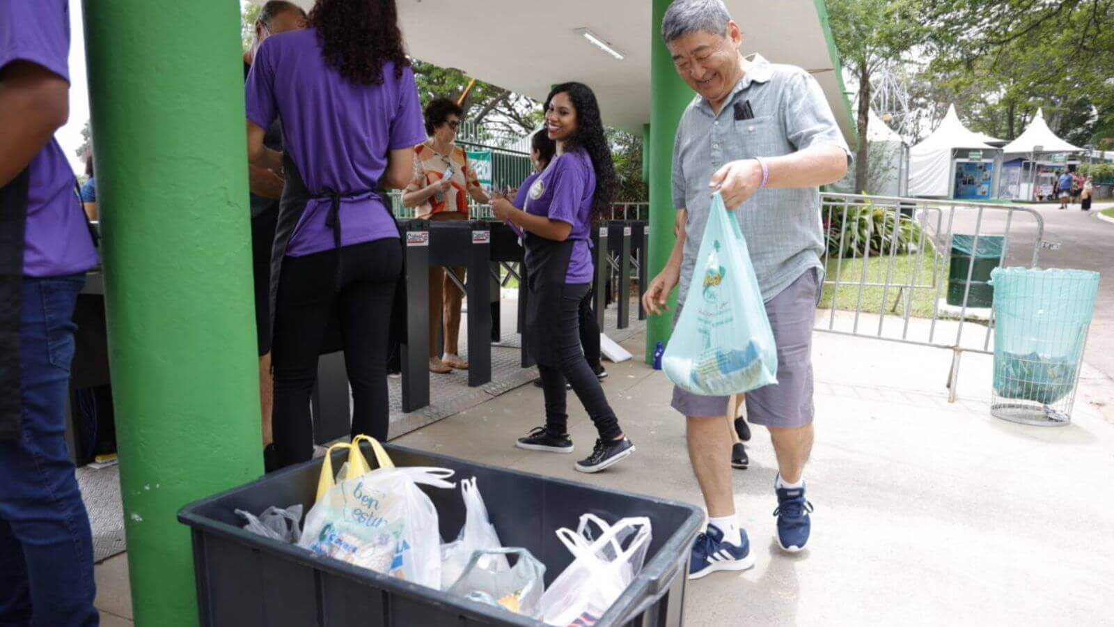 Visitantes da Festa da Uva já arrecadaram mais de 2 mil kg de alimentos para o Fundo Social