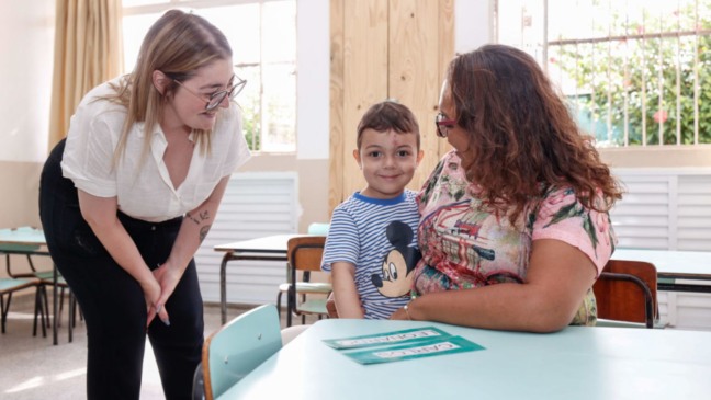 Leonardo fez questão de acompanhar a mãe na reunião