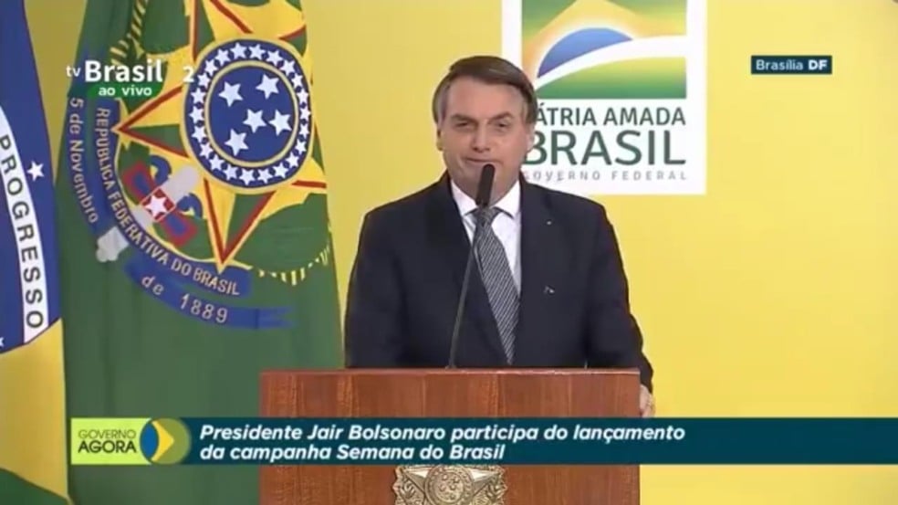 "Quando frequentava o grupo escolar Siqueira de Moraes, lá em Jundiaí... a gente cantava o hino nacional com a mão no peito"
