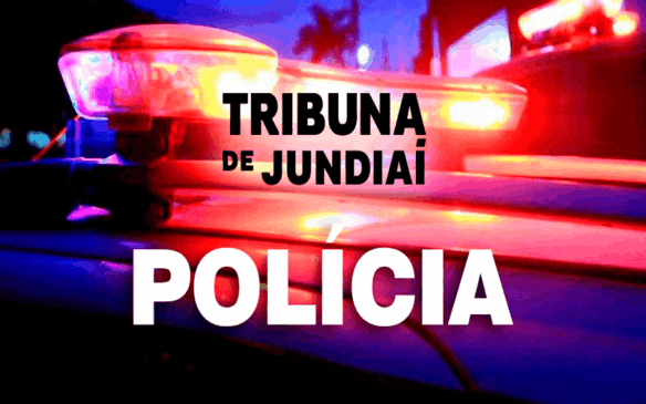 Polícia Civil encontrou suspeita tentando sair de um quarto trancado. 