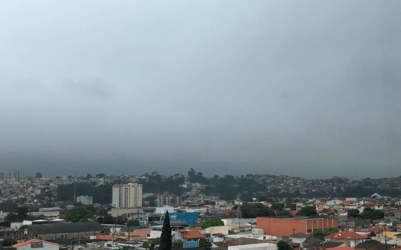 Nuvens e previsão de chuva para a quinta-feira (26). (Foto: Tribuna de Jundiaí)