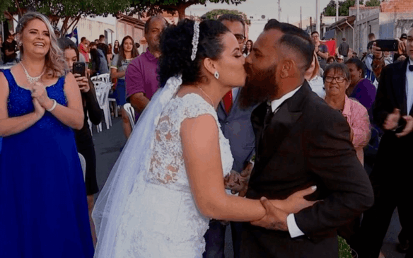 A cerimônia apenas oficializou a união de 16 anos. (Foto: Reprodução/TV Tem)