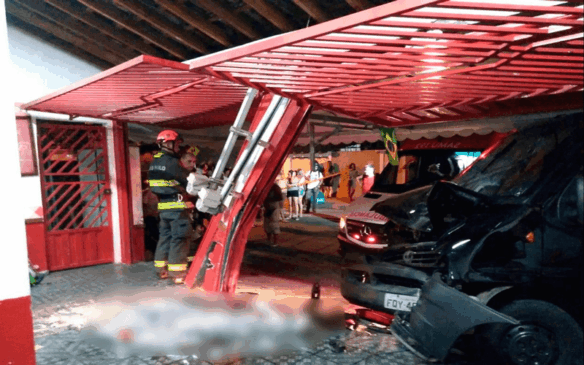 Acidente ocorreu no sábado a noite (12). (Foto: Guarda Municipal)