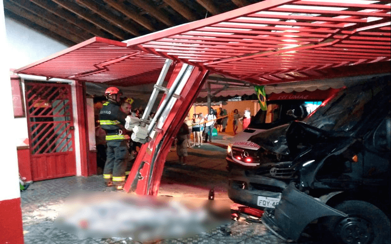 Acidente ocorreu no sábado a noite (12). (Foto: Guarda Municipal)