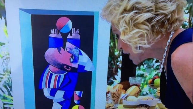 Apresentadora foi presenteada com peças do artista. (Foto: Reprodução/TV Globo)