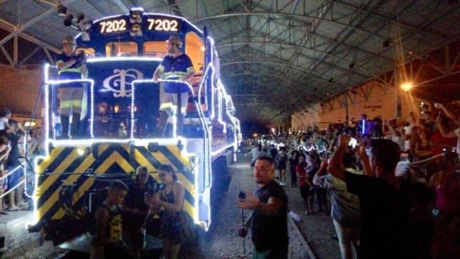 Trem com luzes de natal
