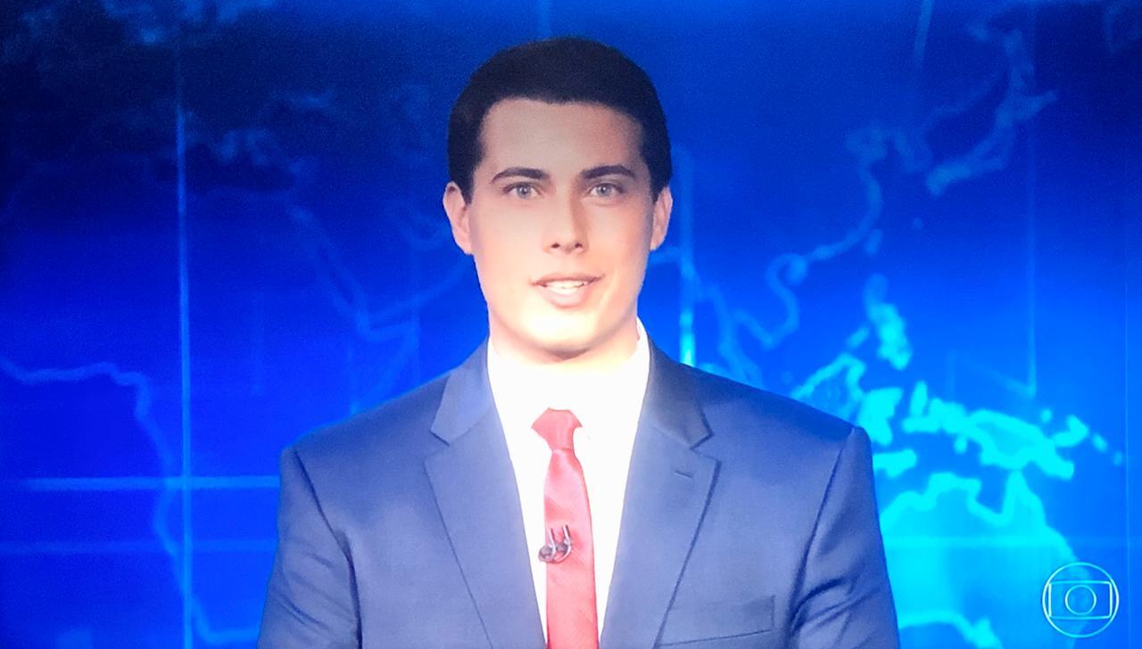 Foto de Giovanni apresentando o Jornal Nacional
