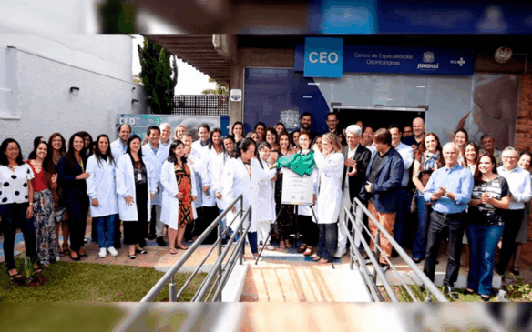 Equipe do centro de especialidades na reinauguração