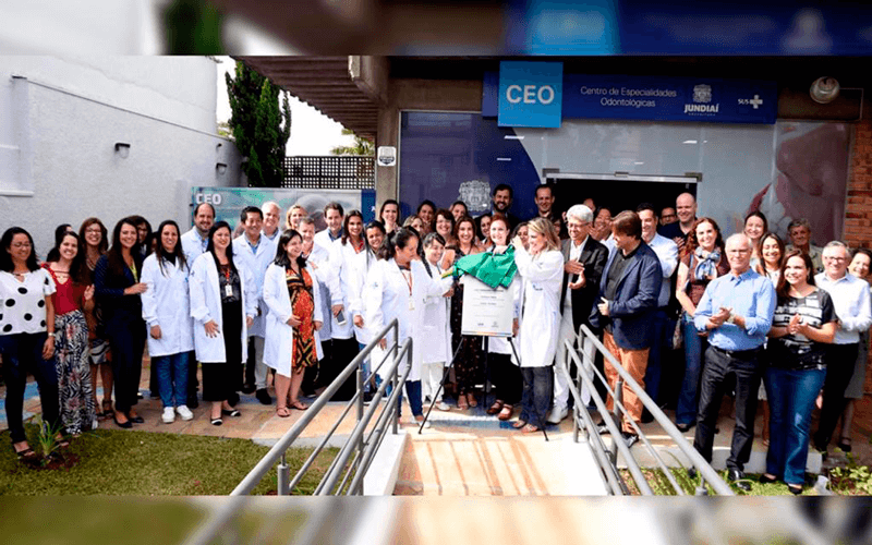 Equipe do centro de especialidades na reinauguração