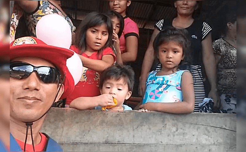 Bombeiro, Ana Vitória (De azul) e família