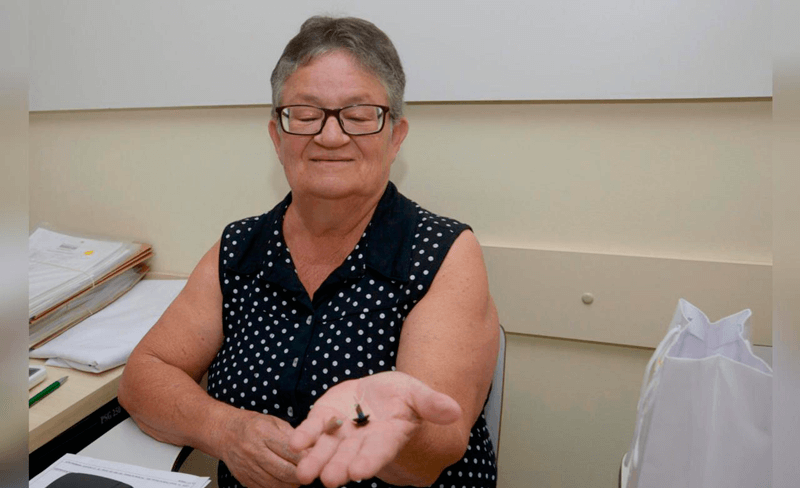 Paciente da Ateal recebe aparelho auditivo