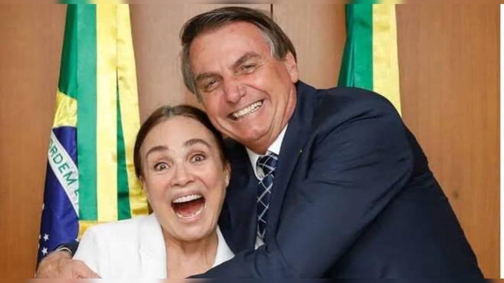 Regina e Bolsonaro abraçados felizes