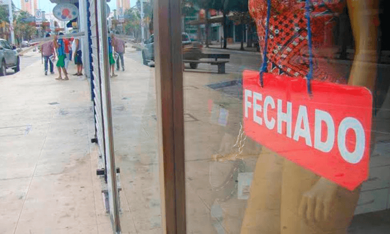 Placa de "fechado" em loja