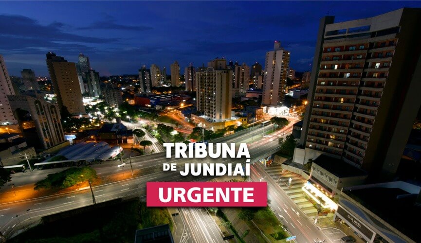 Vista aérea noturna de Jundiaí