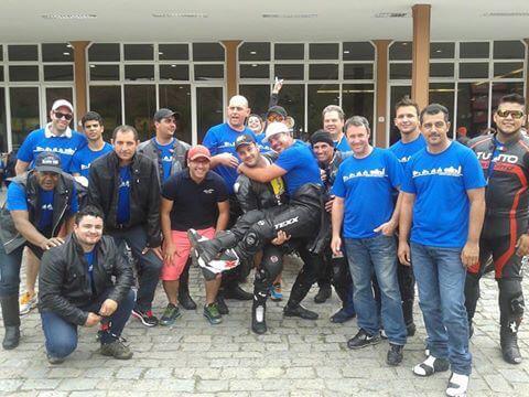 Claudir e colegas em foto em grupo