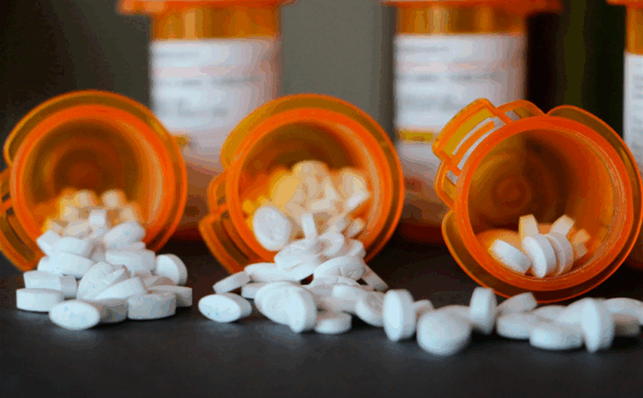 Comprimidos de cloroquina na mesa