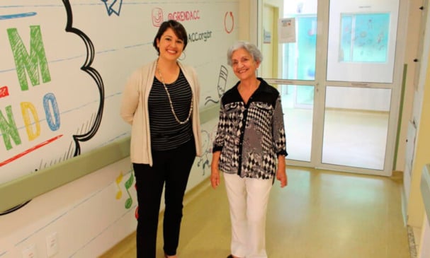 Verci Butalo e Isabela Bastos Cardoso em corredor do Grendacc