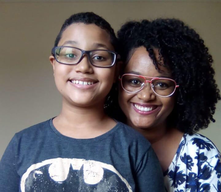 Murilo e a mãe, Adriana Brito