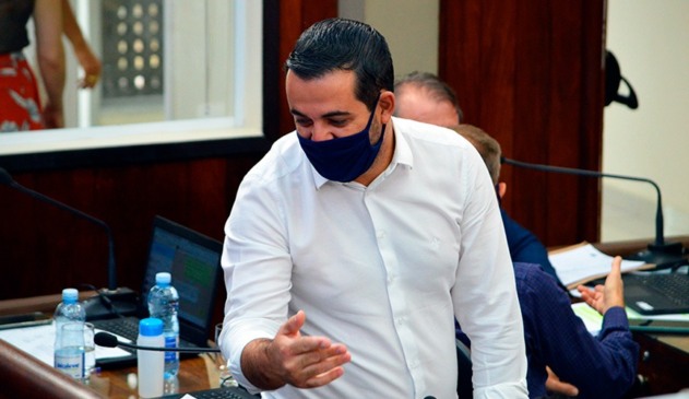 Vice na sessão, vacina para professor e mais nos bastidores da Câmara Municipal