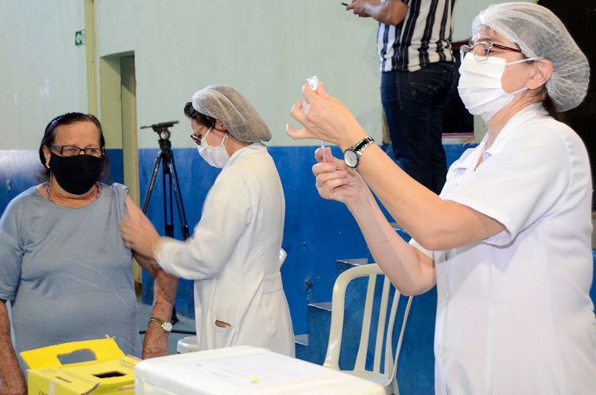 Várzea Paulista: são abertas mais de mil vagas para vacinar idosos 70+