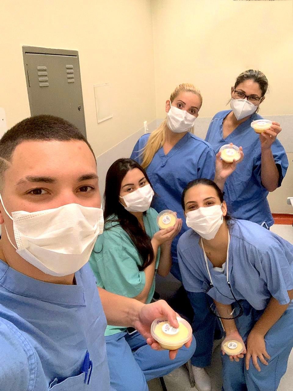 Em Jundiaí, filho homenageia o pai doando doces à equipe do Hospital São Vicente