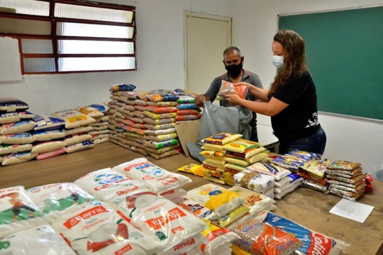 Durante vacinação, Fundo Social de Várzea Paulista arrecada mais de uma tonelada de alimentos