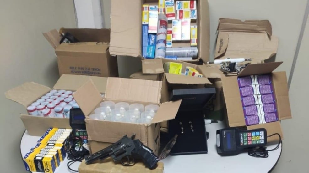 Dois homens foram presos com carga de azitromicina em Campo Limpo Paulista Dois homens foram presos com carga de azitromicina em Campo Limpo Paulista