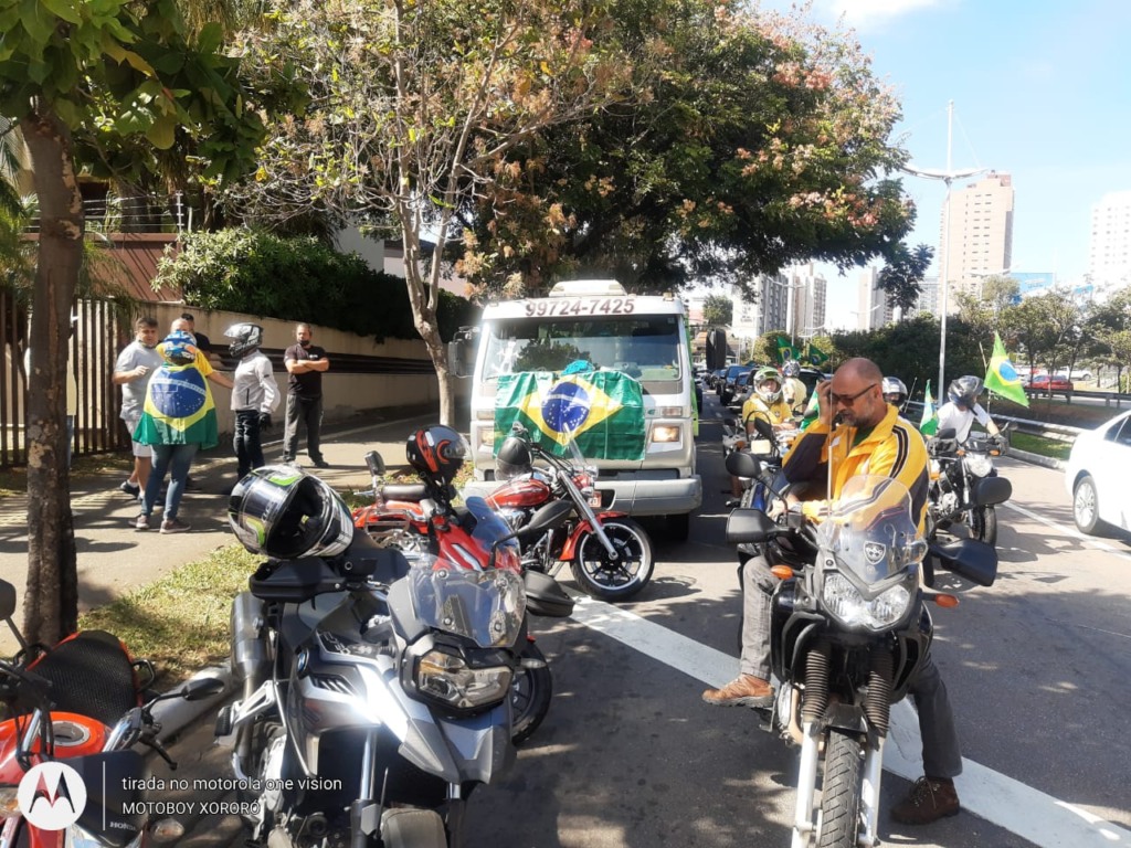 Em Jundiaí, manifestantes realizam carreata a favor de Bolsonaro